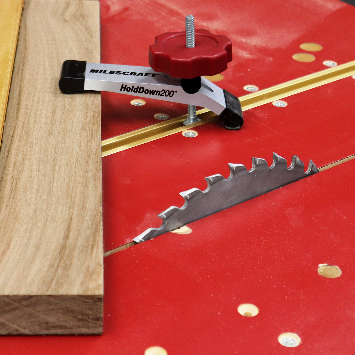 Milescraft Pack of 2 T-Track HoldDown200 Clamps with Non-Marring Rubber Tips, suitable for various clamping needs