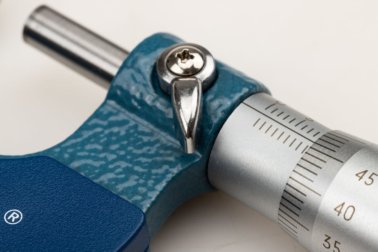 Dasqua measuring set in foam-lined box, angled view