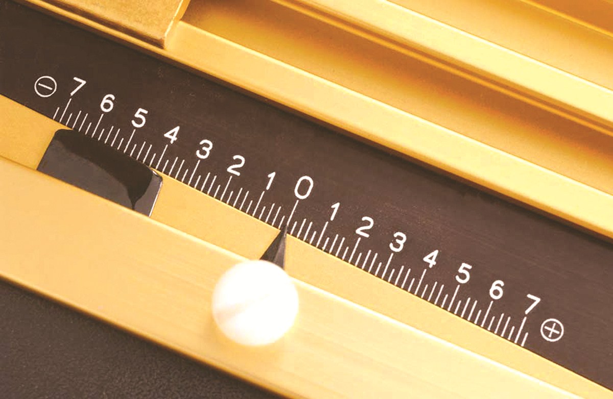 Incra LS WonderFence Positioner Super System 430mm Capacity in action on a router table