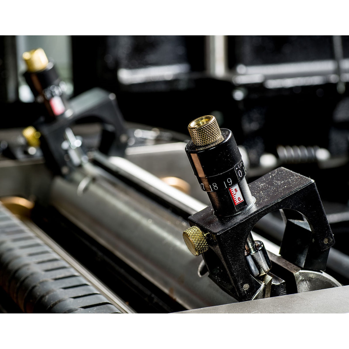 Sherwood Magnetic Blade Setting Jig for Thicknesser and Jointer Knives in use