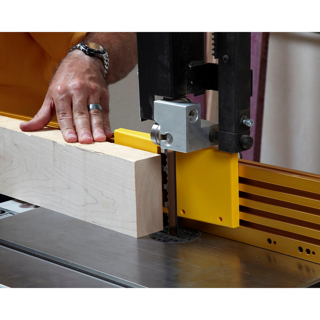 Magswitch Magnetic Featherboard Universal Tracks attachment on Universal Mounting Base with MagJigs