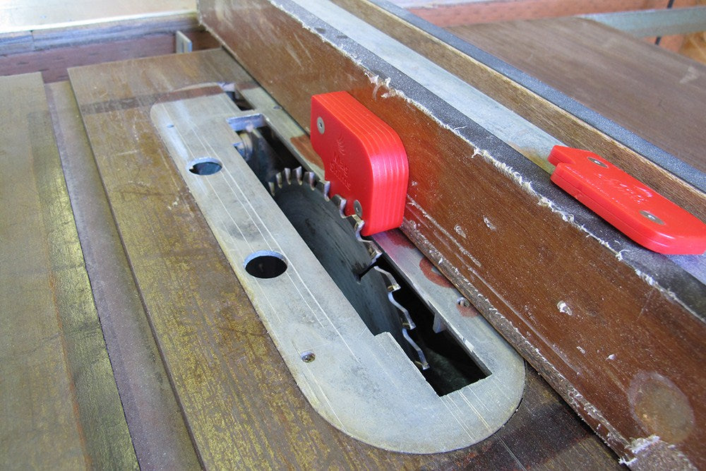 FastCap Magnetic Shim Set in action, setting blade height and fence spacing effortlessly. Ideal for woodworking machines