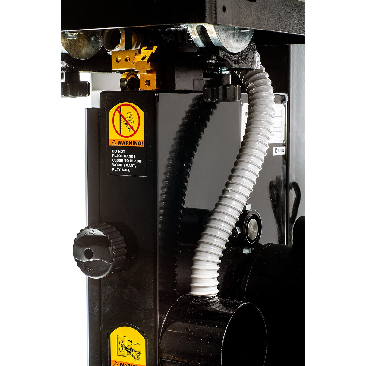 Sherwood 10in 750W HD Bandsaw in action slicing through timber