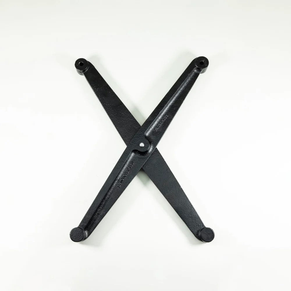 Benchcrafted Glide Leg Vice Machined Finish with Solo Criss Cross woodworking tool in action