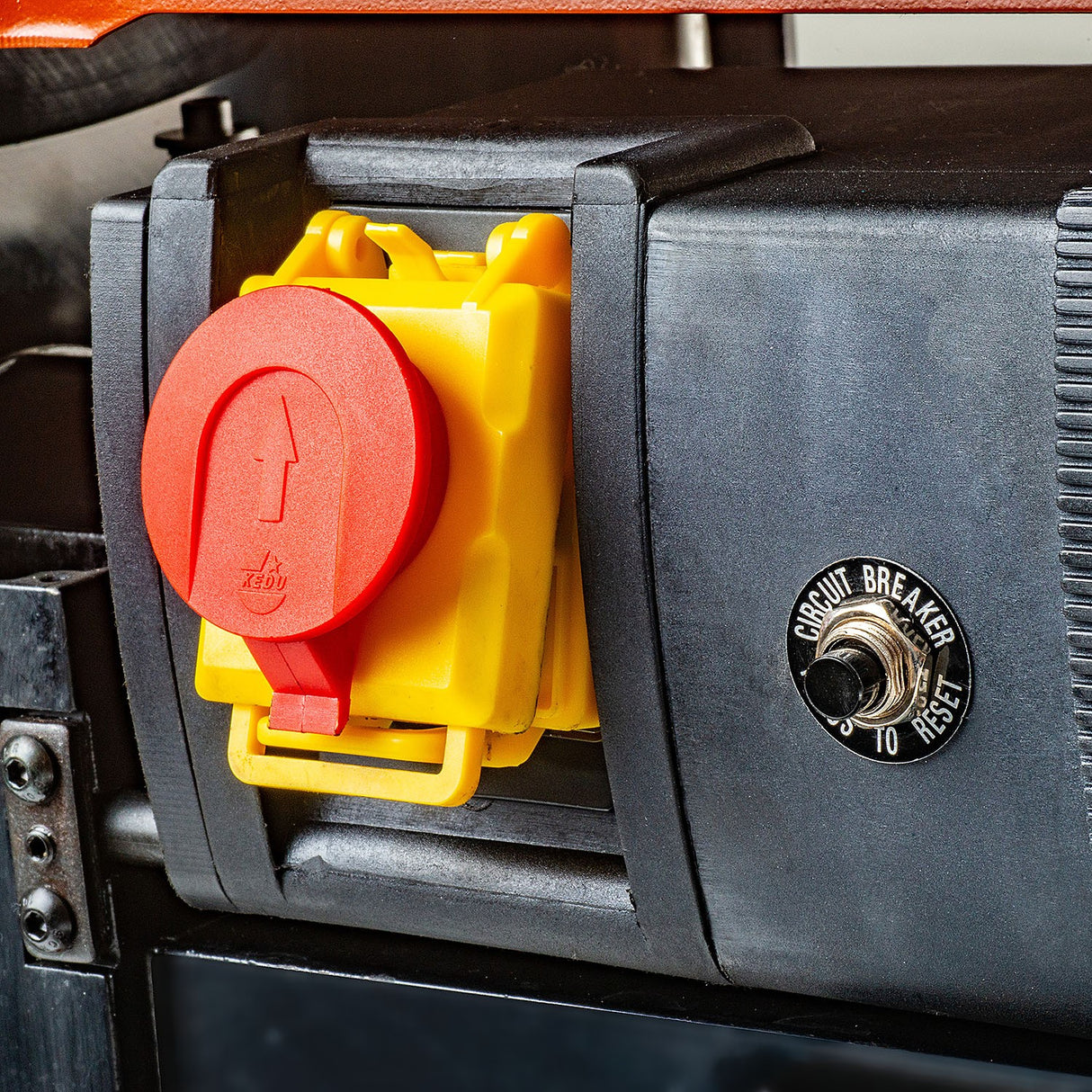 Sherwood 13in Deluxe Benchtop Thicknesser in action with wood plank