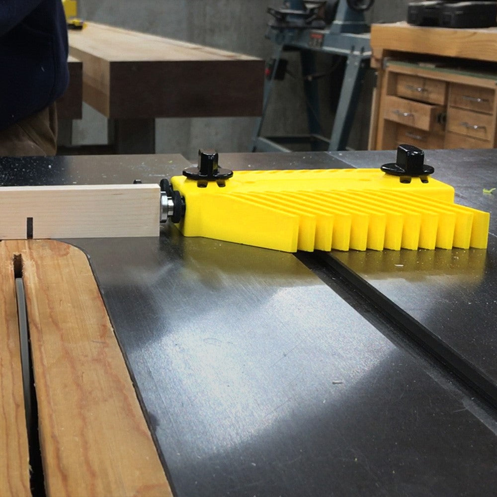 Magswitch Universal Featherboard Pro Magnetic - Side view showing wide base magnets and gaskets for secure grip on table saw fence