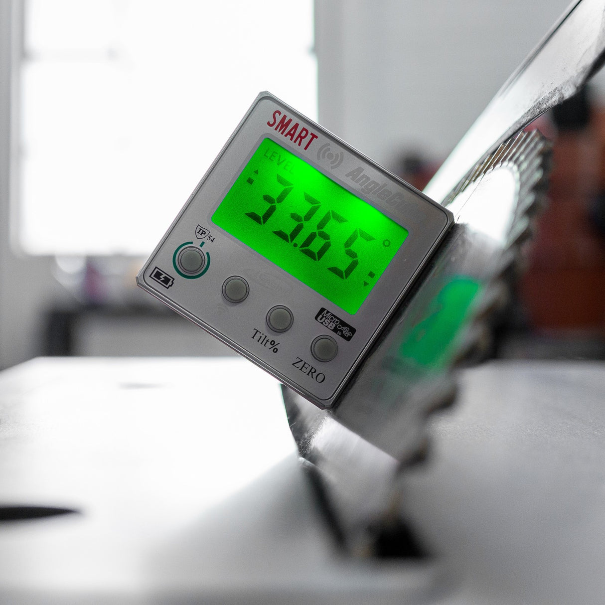 Smart iGaging AngleCube Wireless Bevel Gauge Protractor with Bluetooth, Magnetic Base, and Large LCD Display