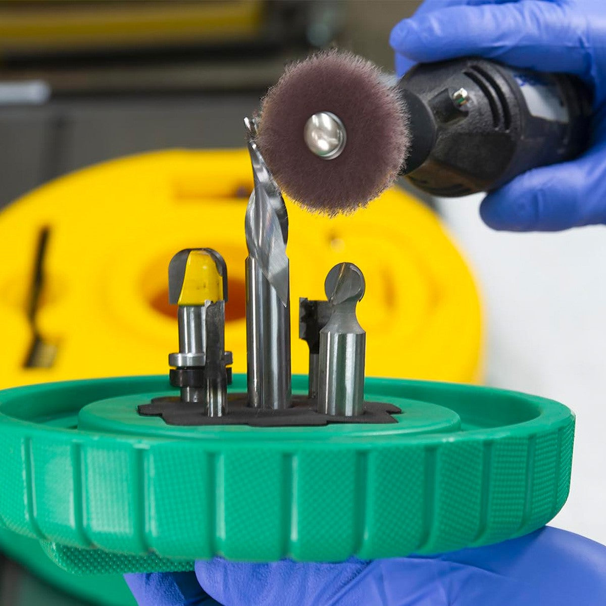 MicroJig Set of 14 BLADECLEAN CPR Discs for 1/8in Rotary Tools - Cleans router bits without blunting, a must-have for keen woodworkers