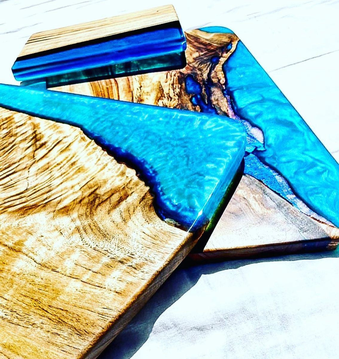 Health Of Mind Art Cast Away Ultra Clear Art Resin - Pouring resin mixture into artwork mold