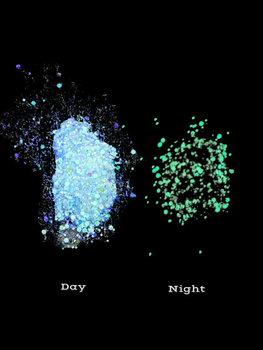 Chunky holographic glitter pigment for epoxy resin in 20g size, shimmering and holographic effect