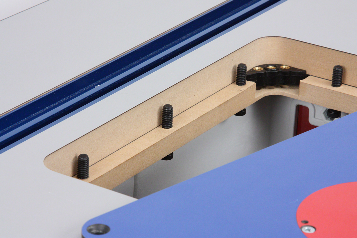 Incra CleanSweep Router Table Dust Collection Box Adaptor installed on router table without ledge