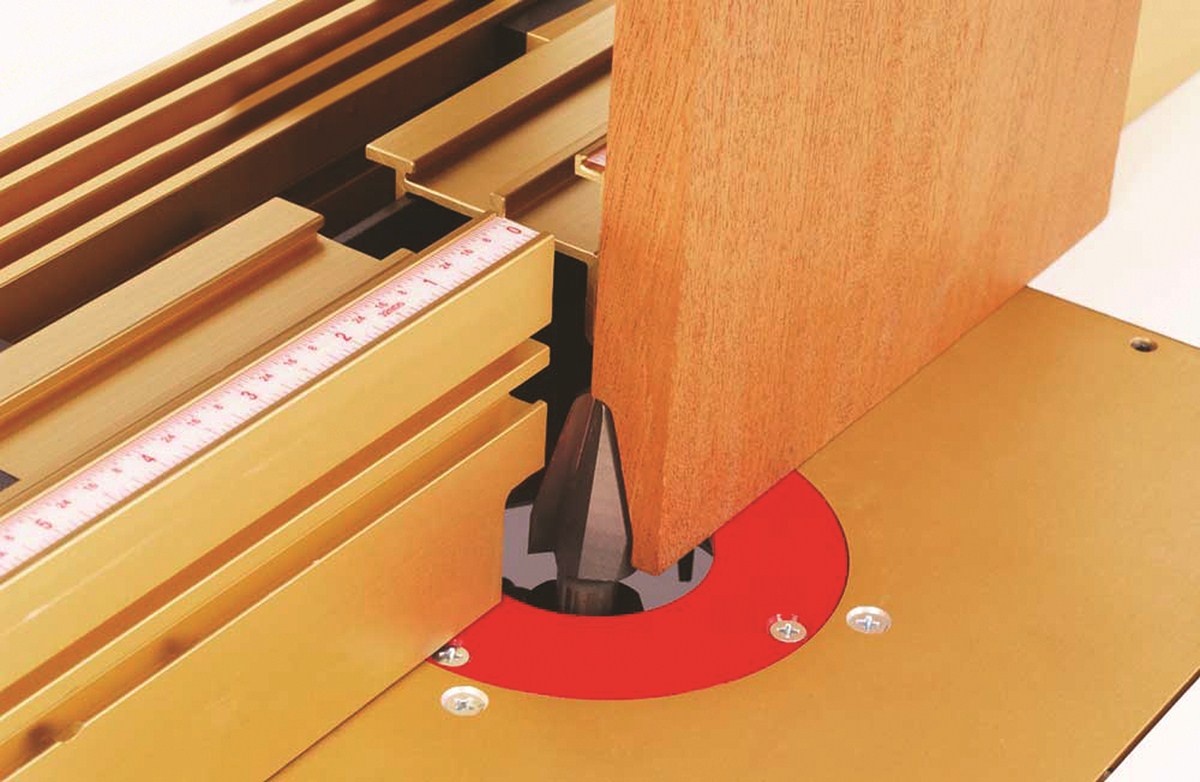 Incra LS WonderFence 685mm Capacity - Side view showing adjustable features and precision calibration