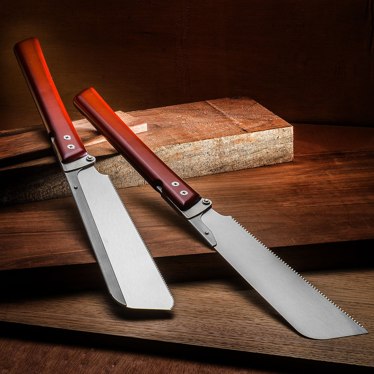 Compact folding Japanese saw with protected blade teeth