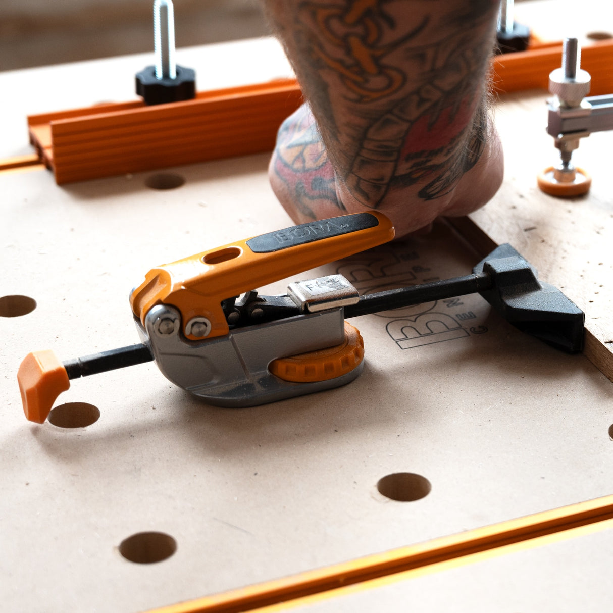 BORA Tool Dog Hole Auto Adjust Inline Toggle Clamp showing 90mm reach and pivot feature