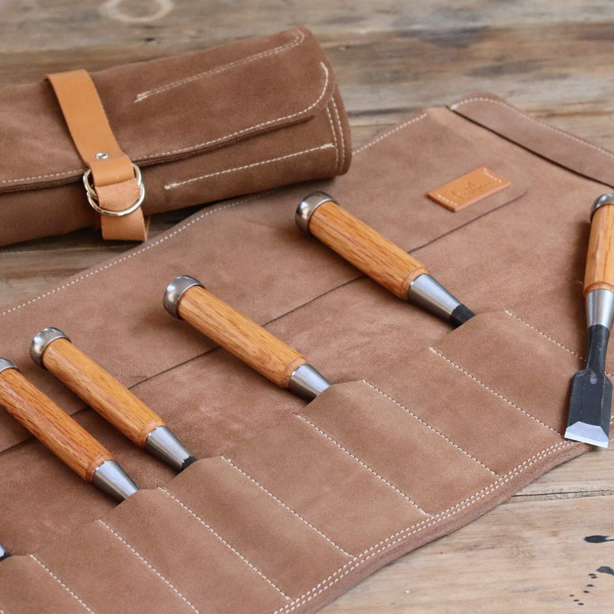 En Mina 12 Pocket Suede Chisel Roll