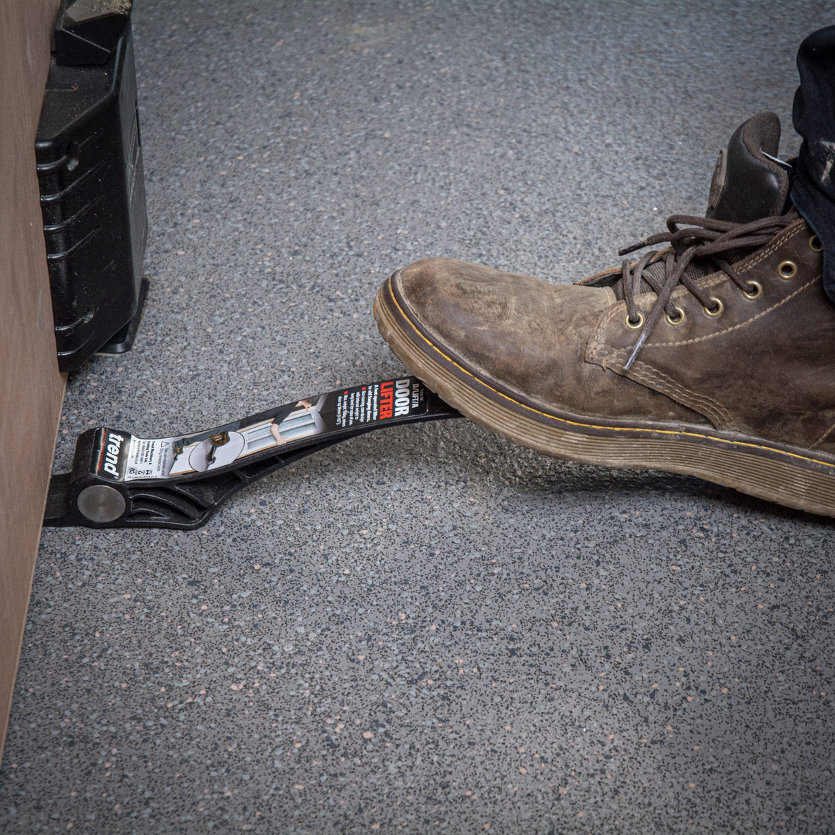 Trend Trend Door Lift Foot Operated Door Hanging Aid