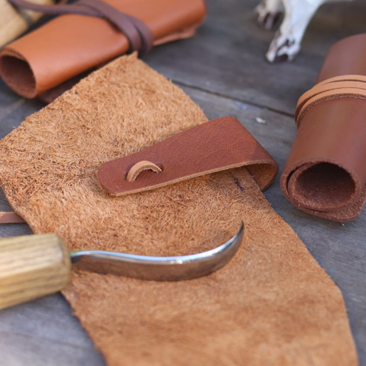 En Mina Hook Knife Cover Tan Leather