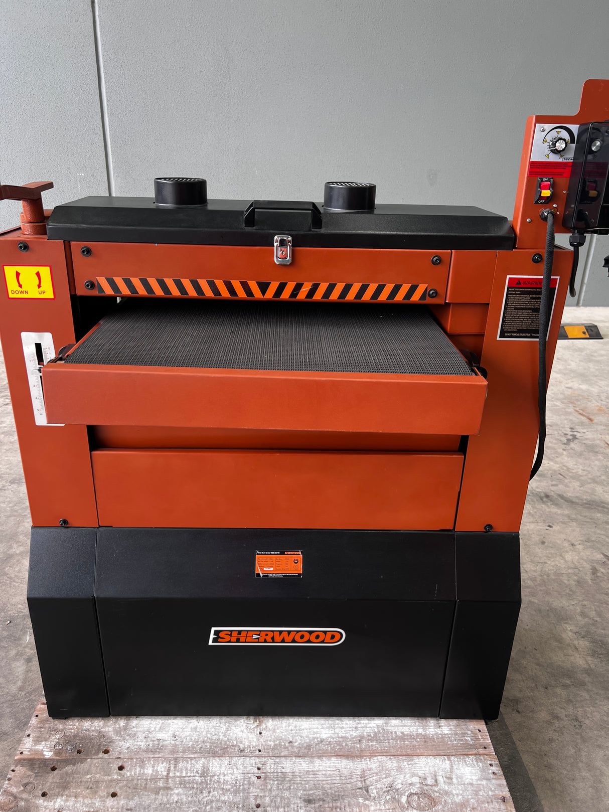 REFURB - Sherwood 26in Drum Sander Thickness Sander 2250W 3HP Variable Speed - NO DELIVERY AVAILABLE