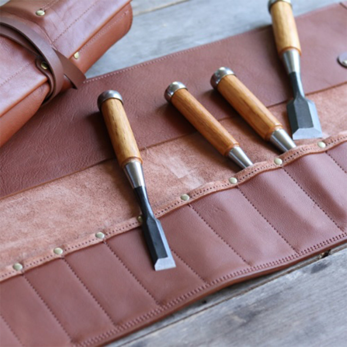 En Mina 12 Pocket Leather Chisel Roll Tan