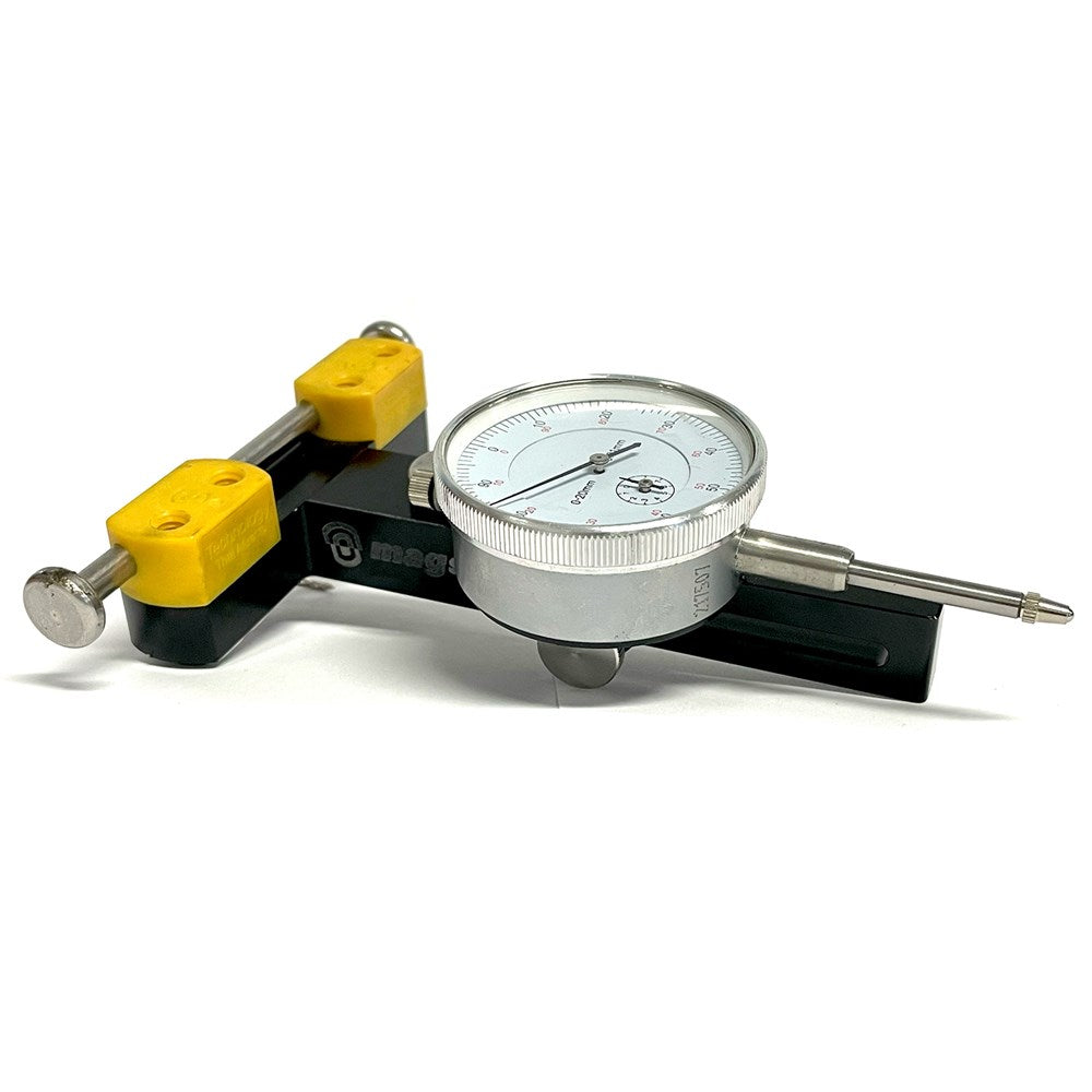 Magswitch Universal Saw Indicator Gauge showing precise table saw blade alignment