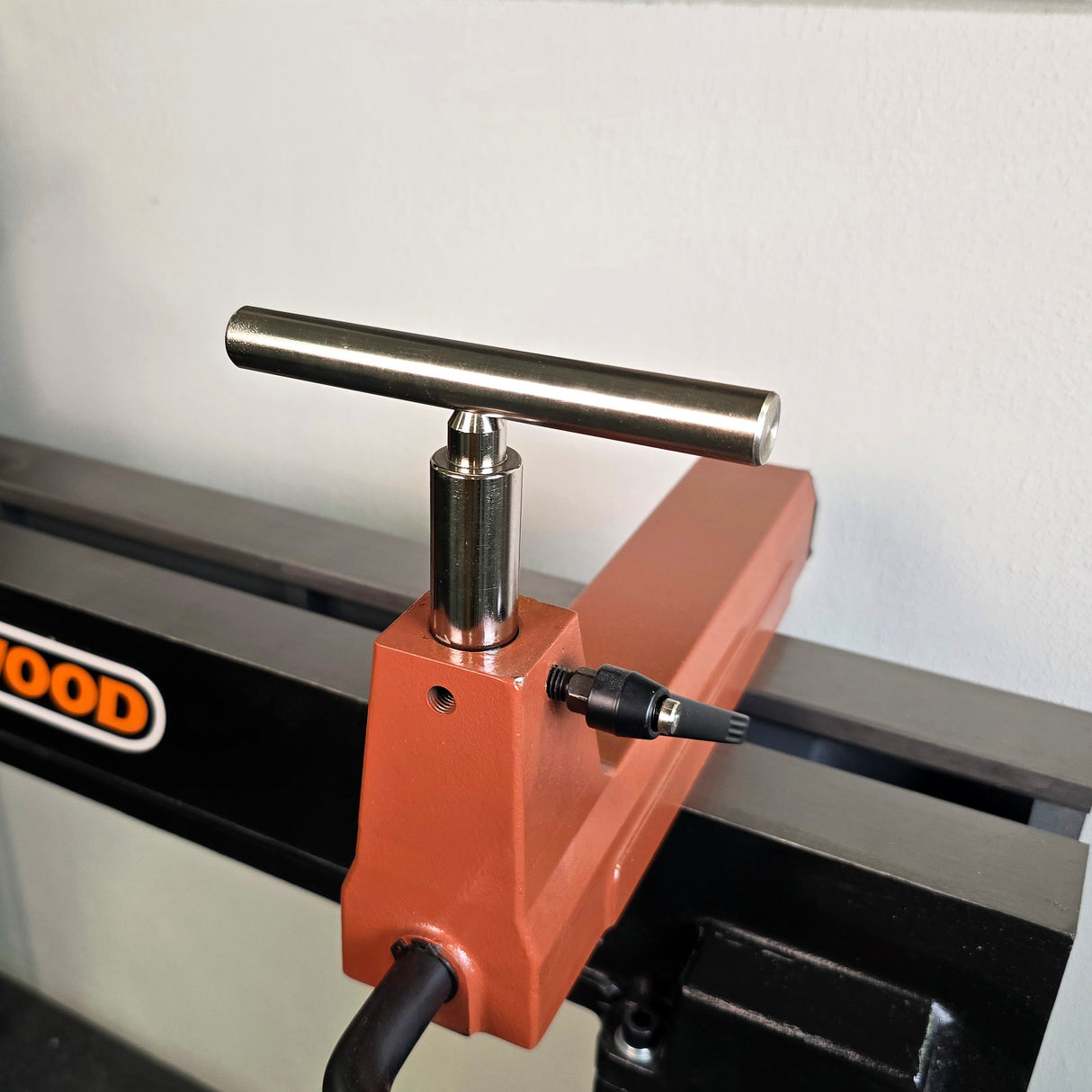 152mm tool rest crossbar with banjo stem in a Sherwood lathe