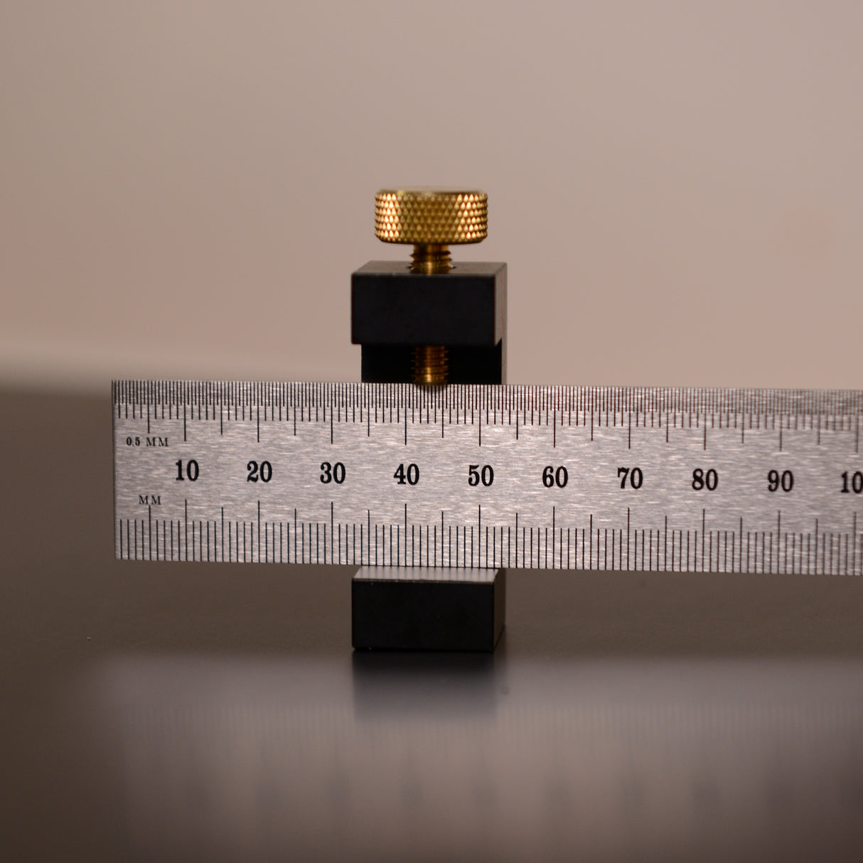 Torquata Universal Ruler Stop