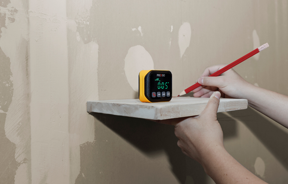 Prexiso Magnetic Digital Angle Gauge showing V-groove base for precise alignment on ferromagnetic surfaces