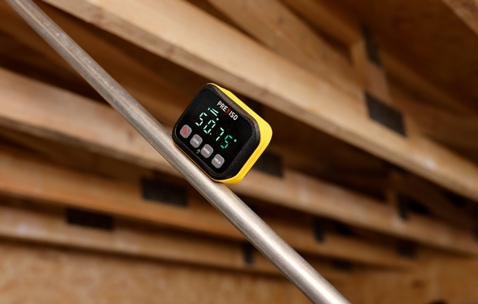 Prexiso Magnetic Digital Angle Gauge showing V-groove magnetic base for easy alignment on ferromagnetic surfaces