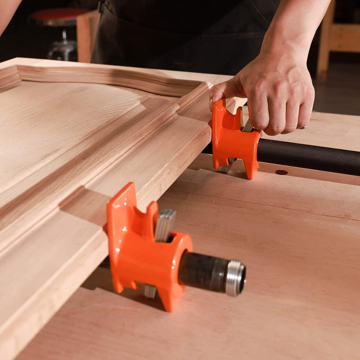 Pony Jorgensen Classic Clutched Pipe Clamp Fixture with 900mm 3/4in Threaded Pipe on timber surface