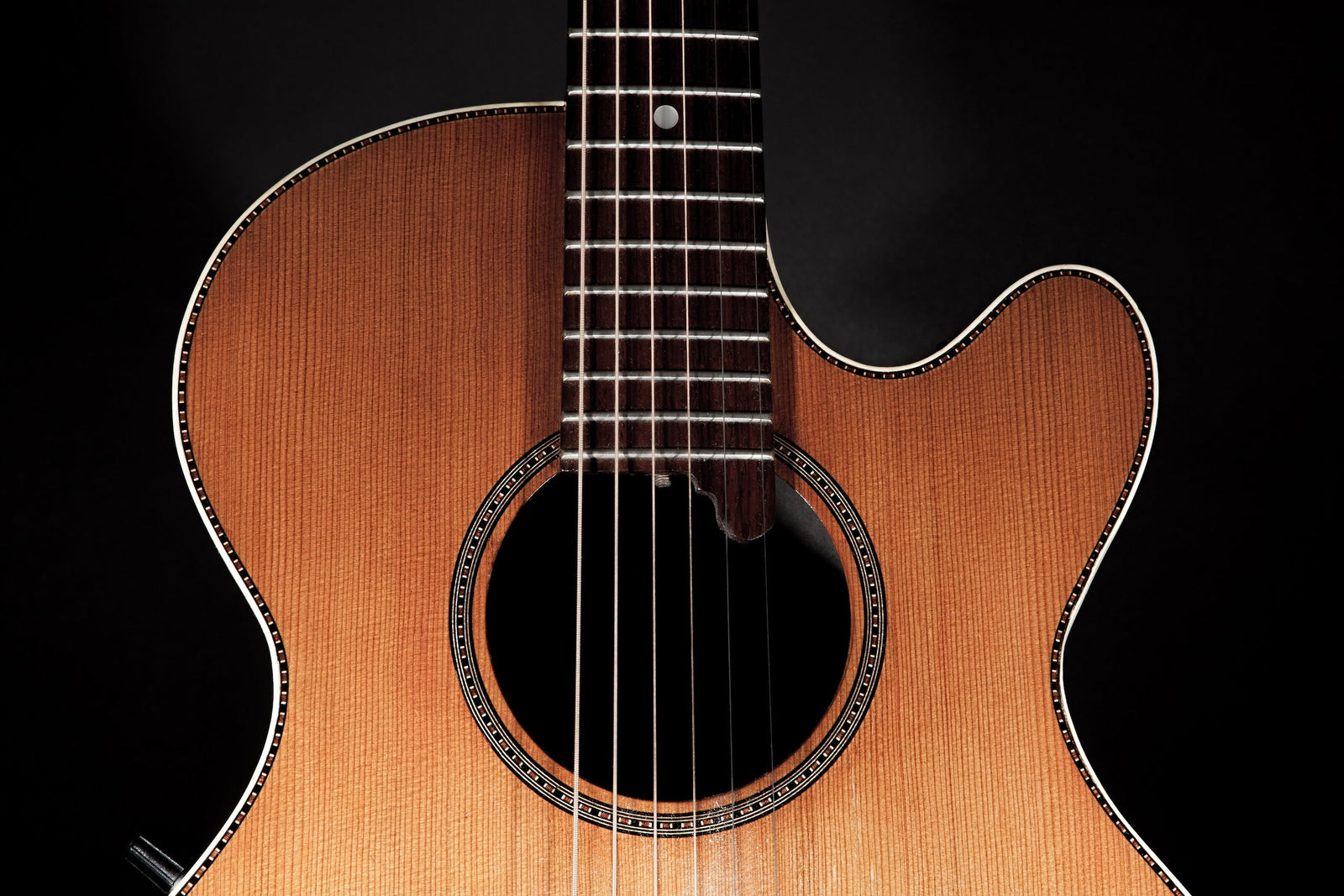 Tips for cutting binding and purfling rebates on guitars