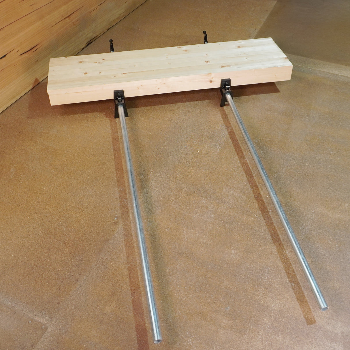 Torquata Heavy Duty Extended Foot Pipe Clamp with 3/4in Galvanised Pipe