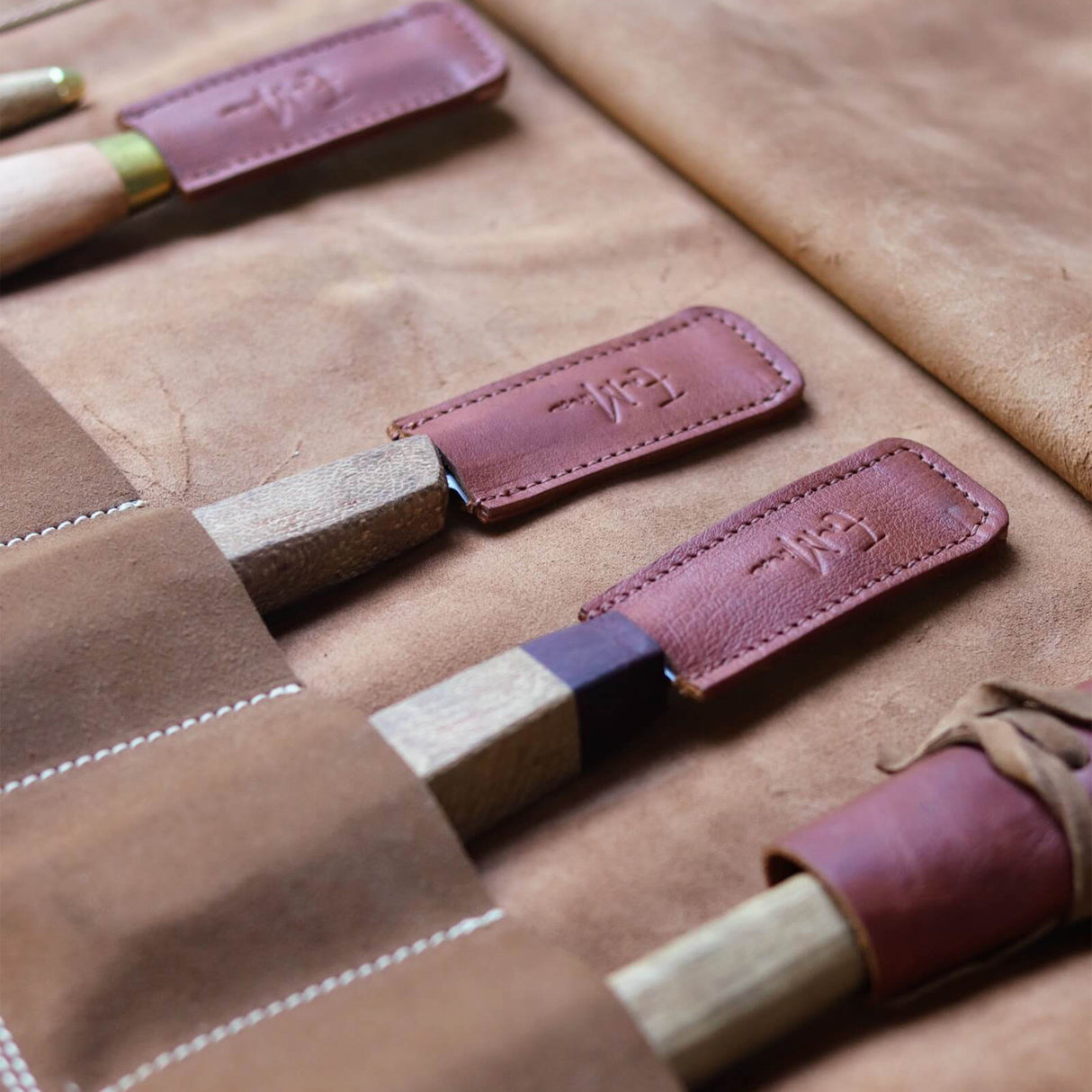 En Mina 7 Pocket Carving Tool Roll Tan Leather