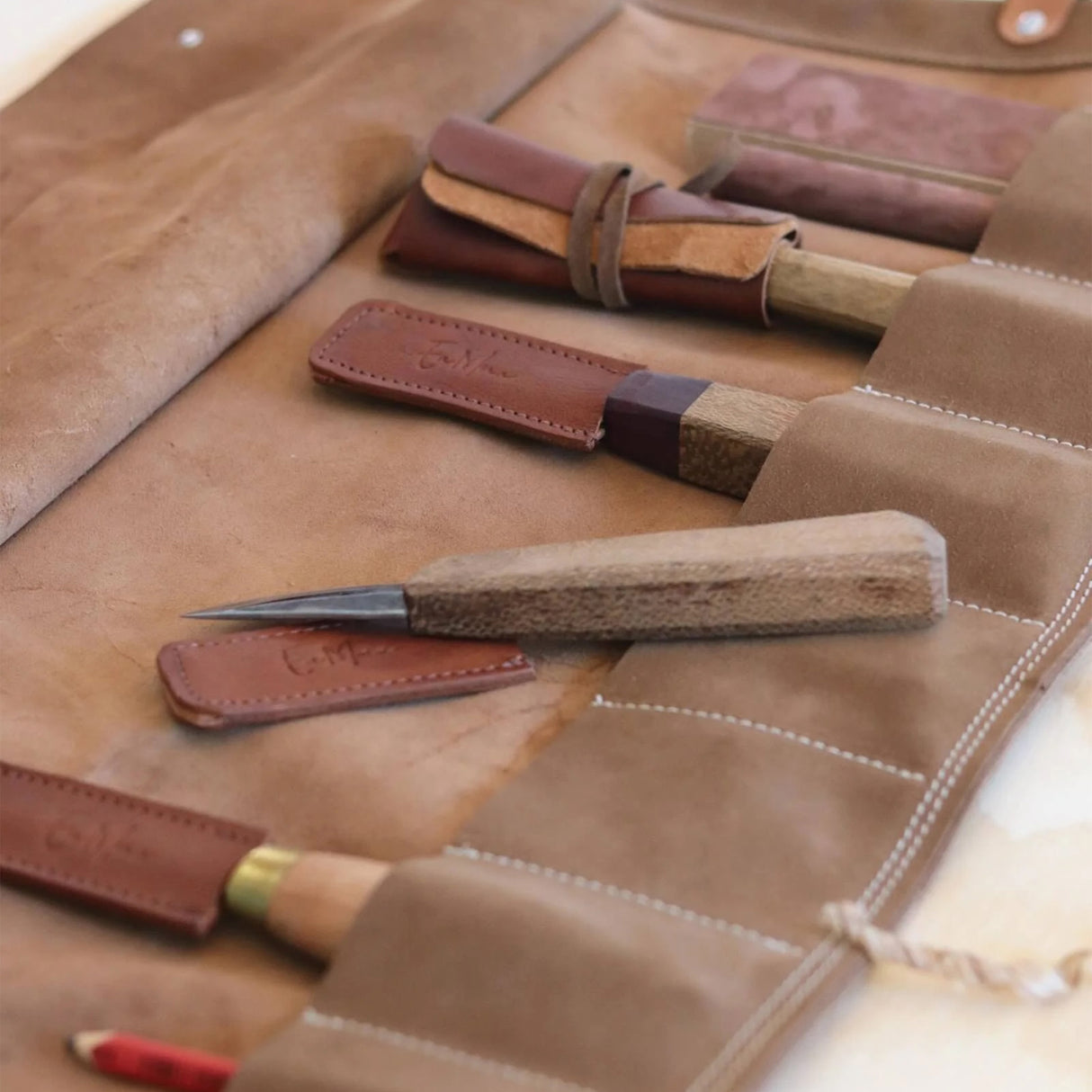 En Mina 7 Pocket Carving Tool Roll Tan Leather