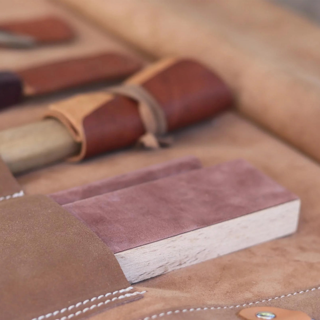 En Mina 7 Pocket Carving Tool Roll Tan Leather