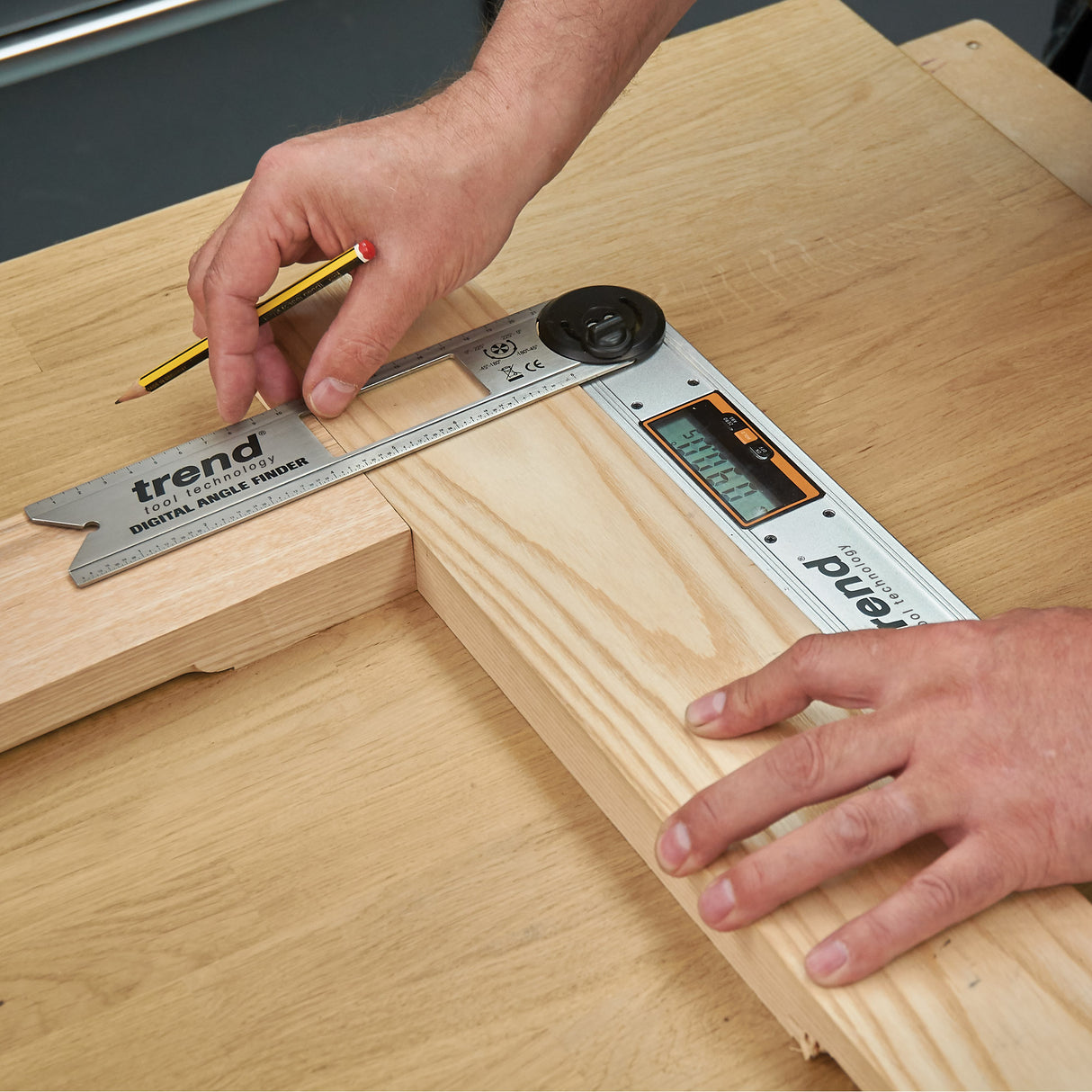 Trend Digital Angle Finder with Level Vial 200mm