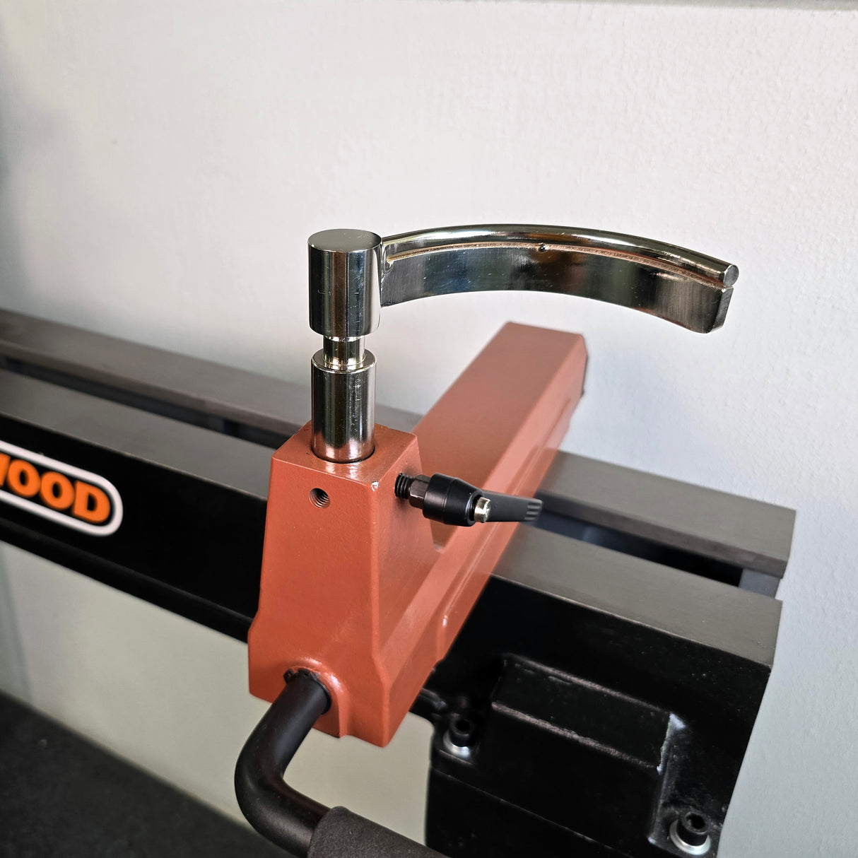 70 degree radius tool rest crossbar with banjo stem in a Sherwood lathe